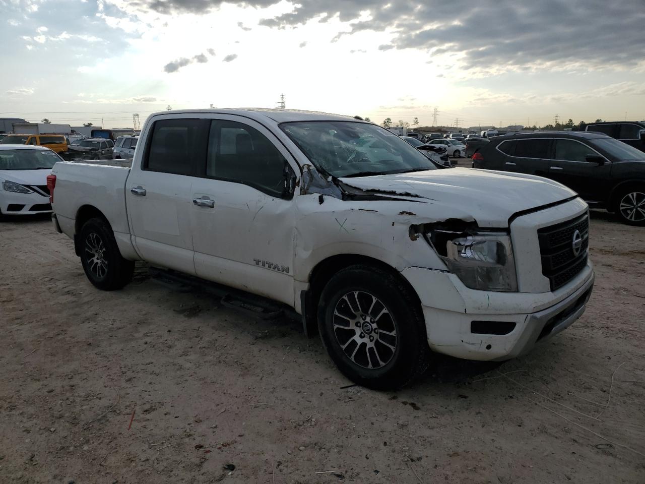2021 Nissan Titan - Image 4