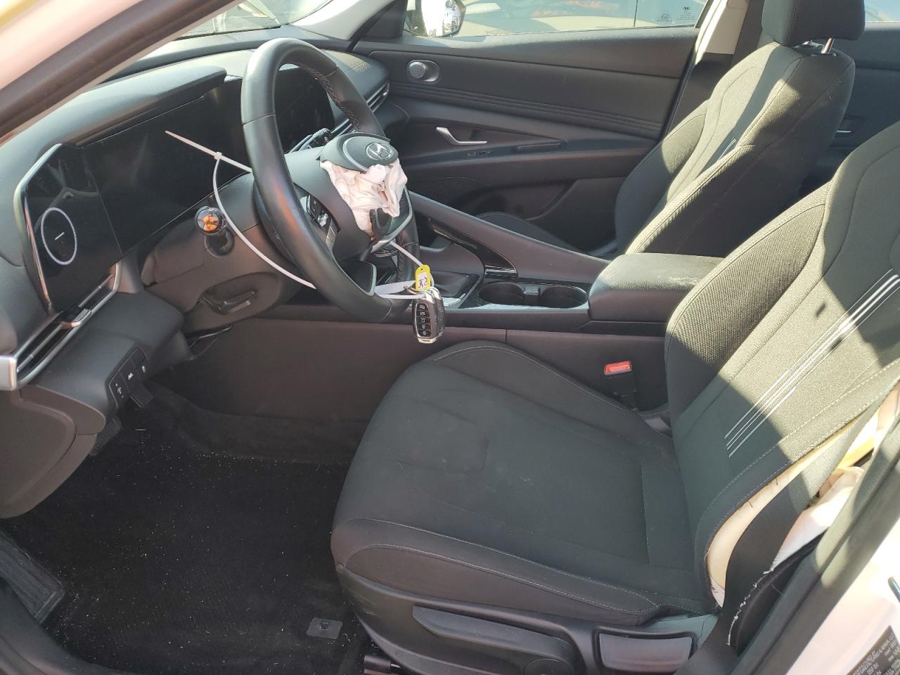 2023 Hyundai Elantra - Image 7