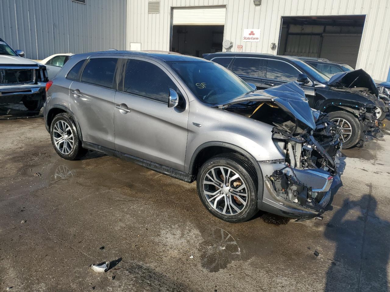 2018 Mitsubishi Outlander - Image 4