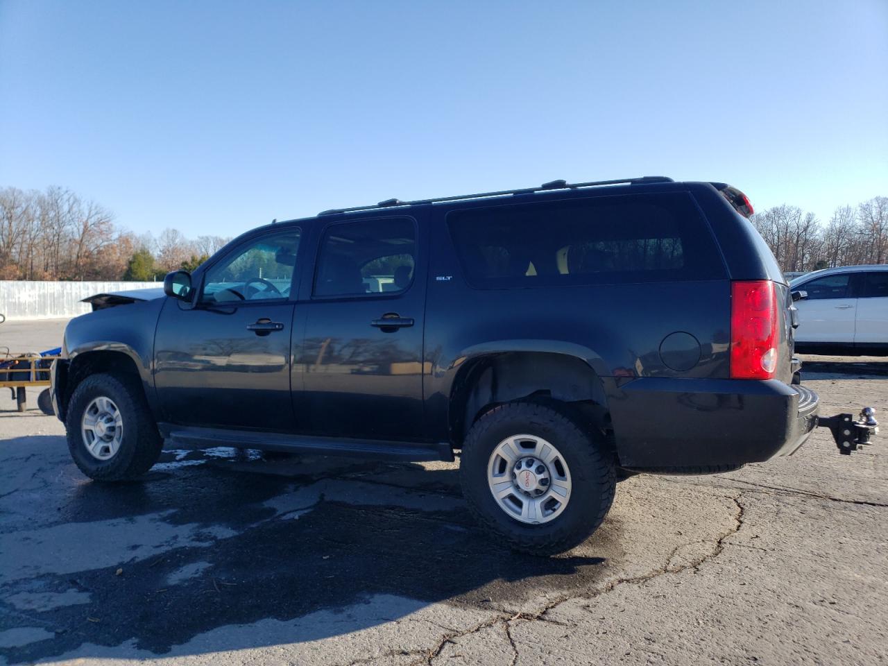 2012 GMC Yukon - Image 2
