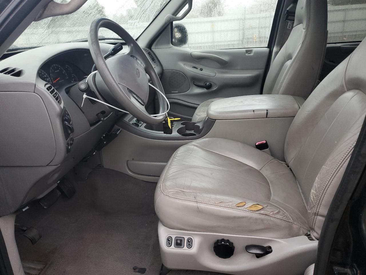 2000 Ford Expedition Xlt VIN: 1FMPU16LXYLA61727 Lot: 85990684