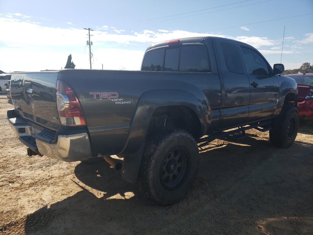 2011 Toyota Tacoma - Image 3
