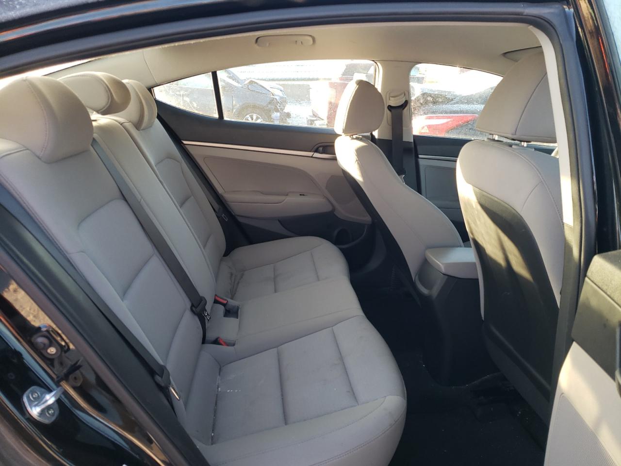 2018 Hyundai Elantra - Image 10