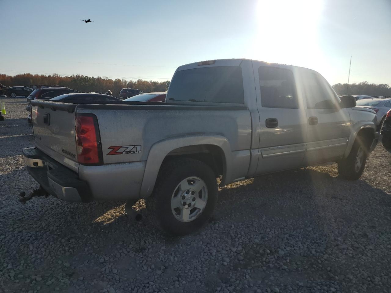 2005 Chevrolet Silverado - Image 3