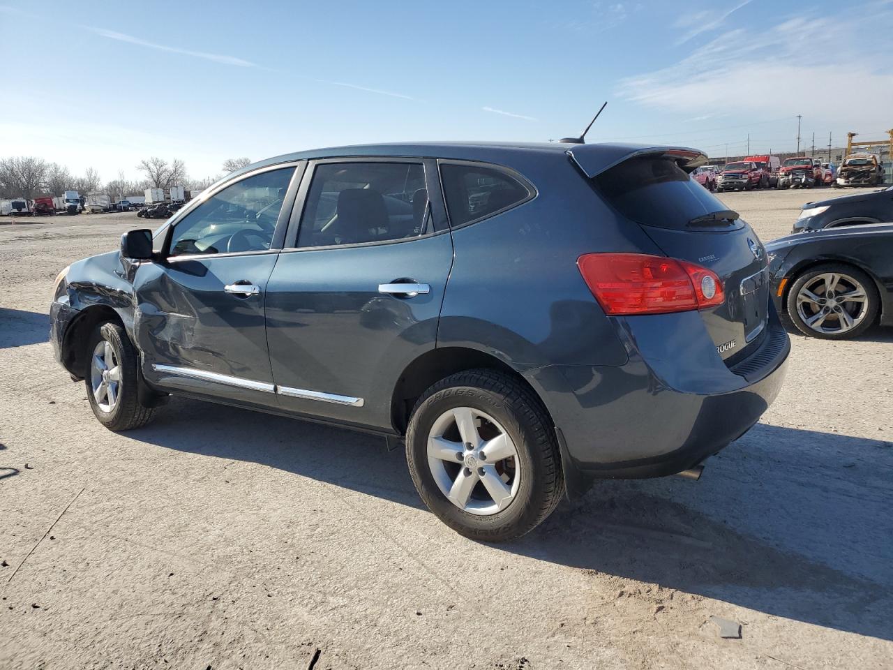 2013 Nissan Rogue - Image 2