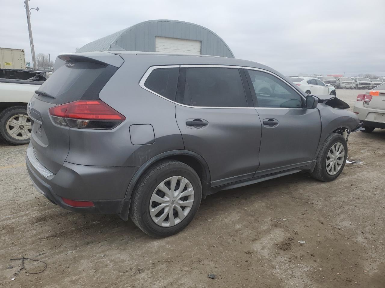 KNMAT2MT7HP607057 NISSAN ROGUE 2017