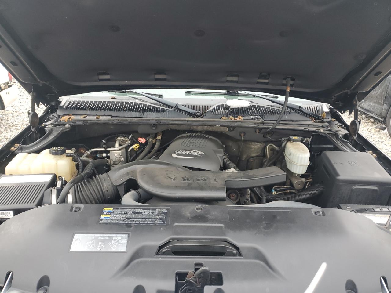 2004 Chevrolet Suburban - Image 12