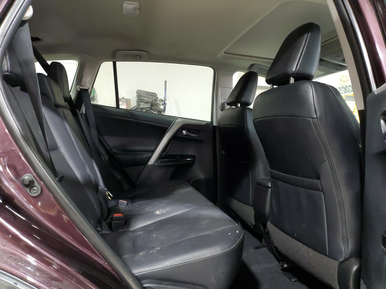 2018 Toyota RAV 4 - Image 11
