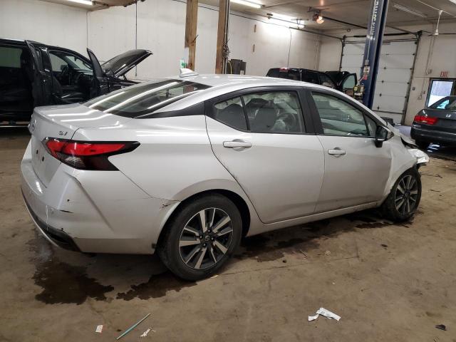  NISSAN VERSA 2021 Серебристый