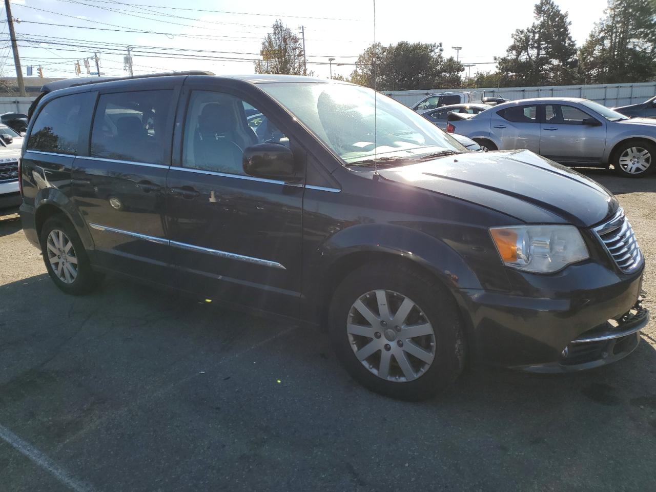 2013 Chrysler Town & Country - Image 4