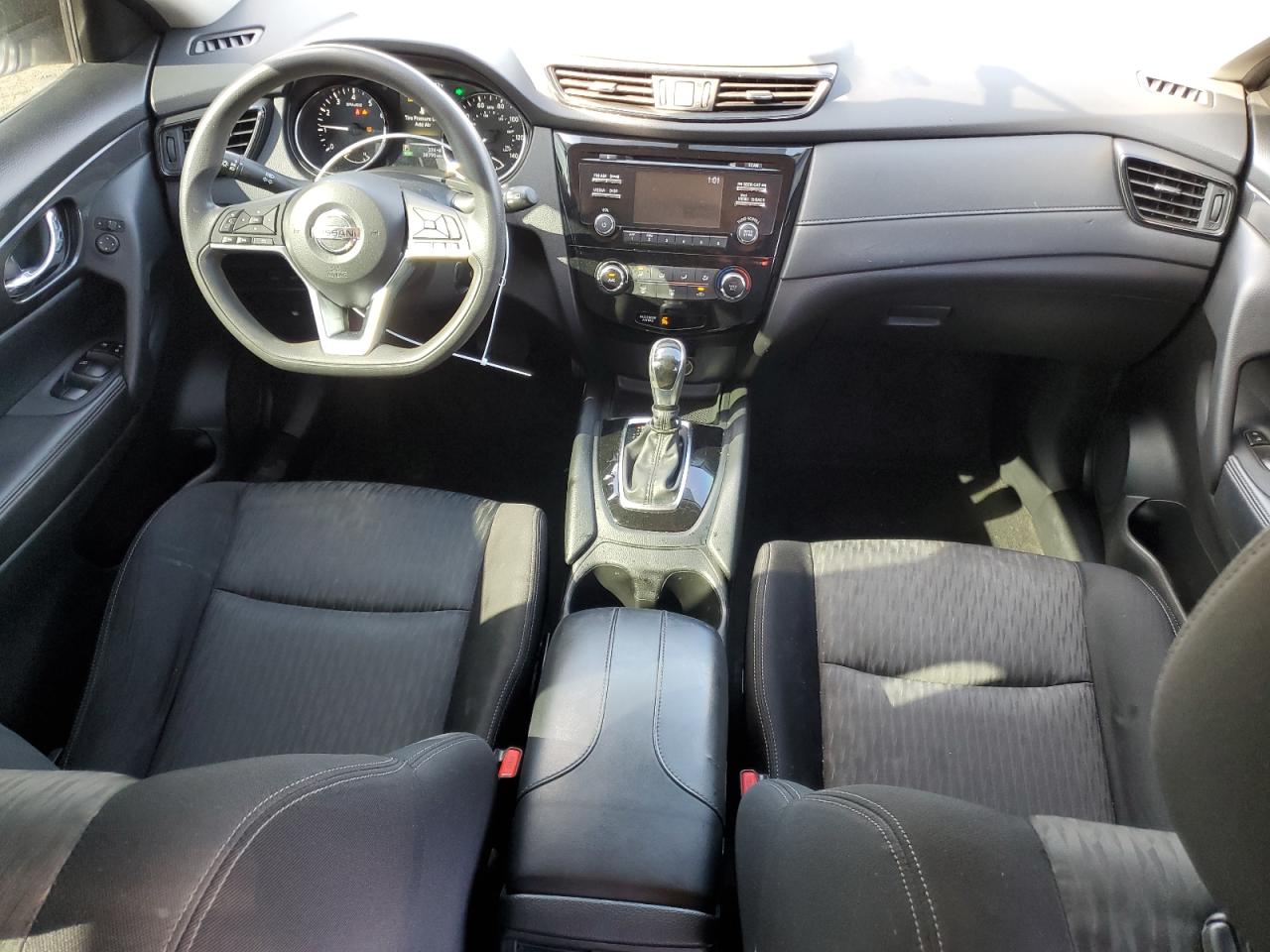 2017 Nissan Rogue - Image 8