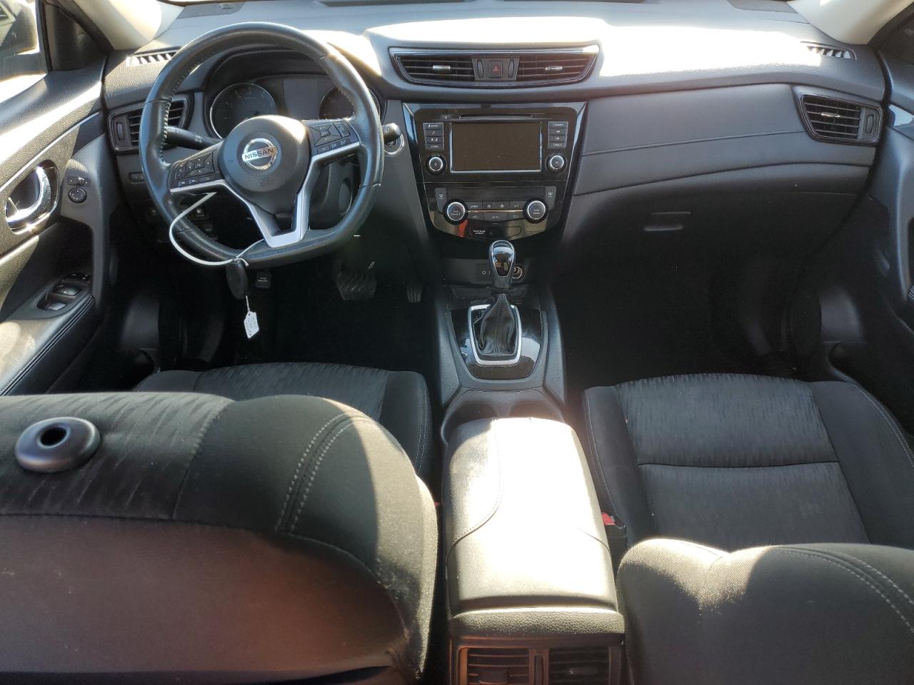 KNMAT2MV4JP555748 NISSAN ROGUE 2018