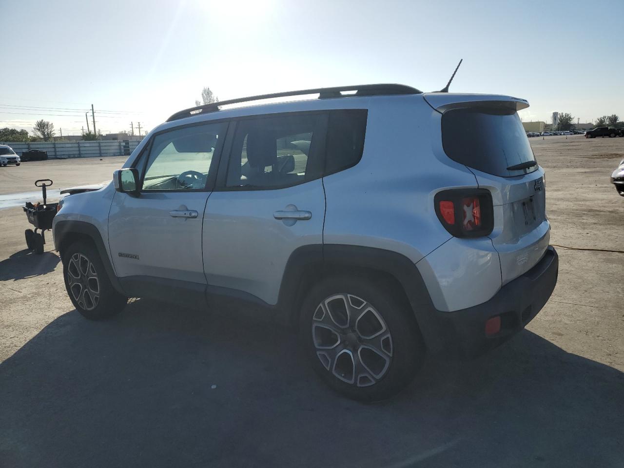 VIN ZACCJABT3FPB33684 2015 JEEP RENEGADE no.2