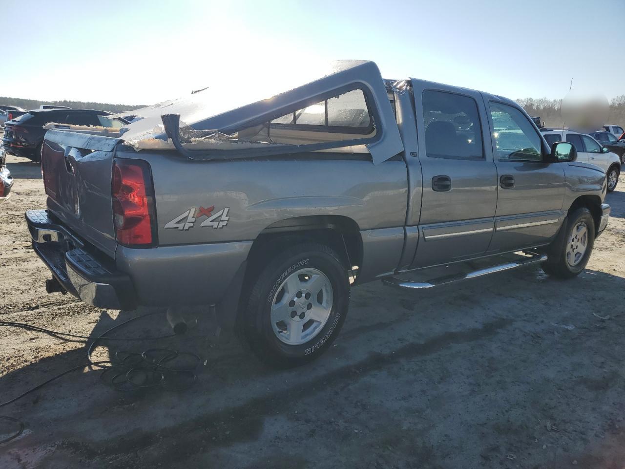 2006 Chevrolet Silverado - Image 3