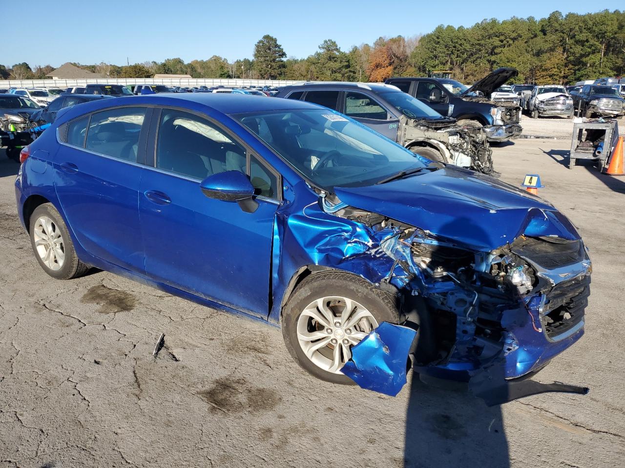 VIN 3G1BE6SM4KS581360 2019 CHEVROLET CRUZE no.4