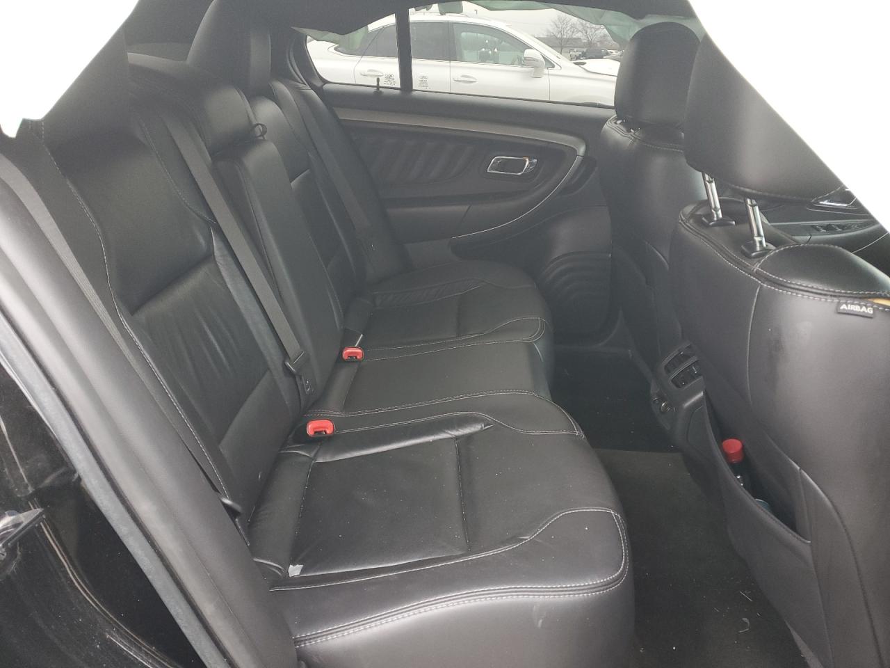 2018 Ford Taurus - Image 11