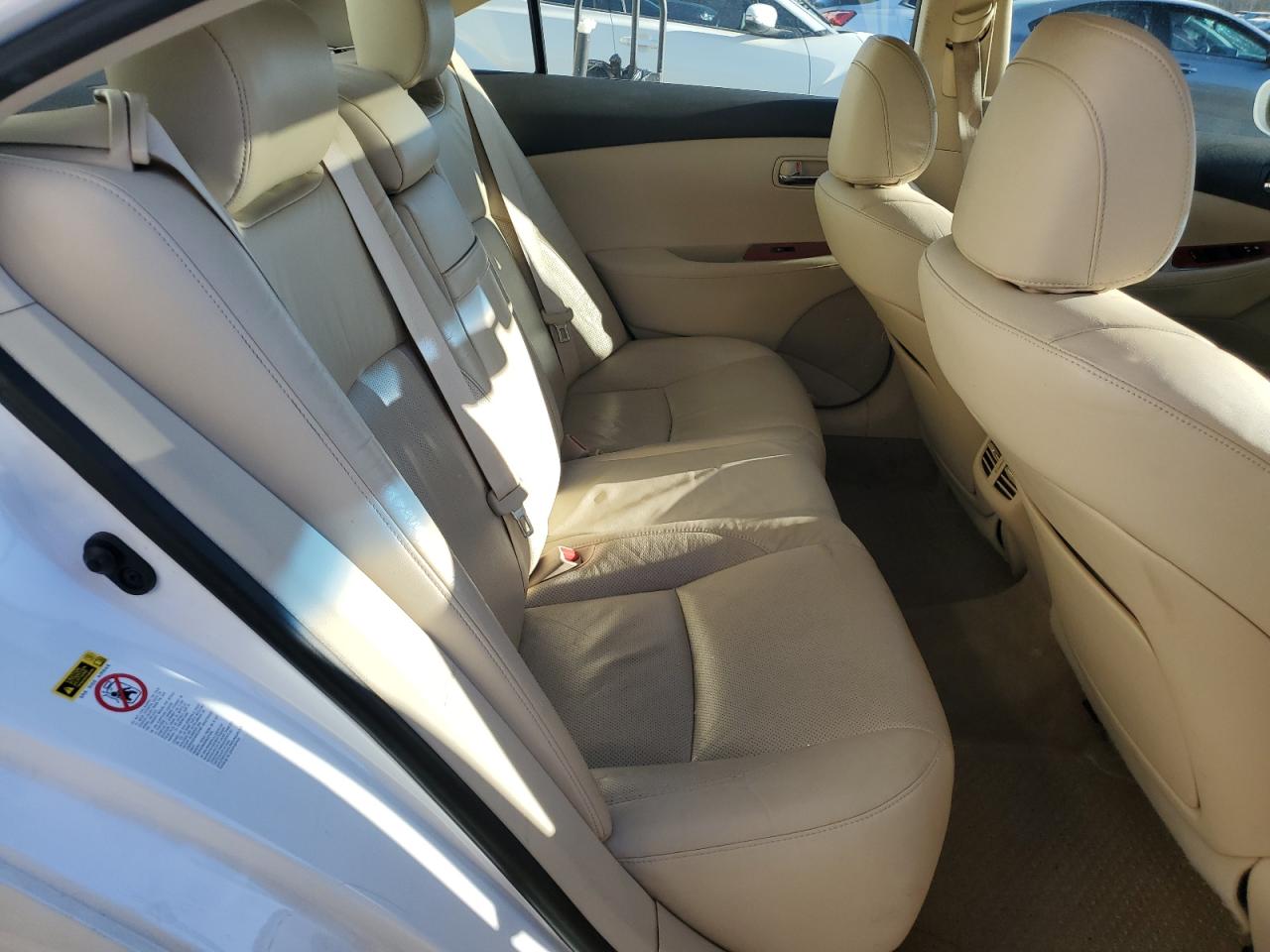 2011 Lexus ES - Image 10