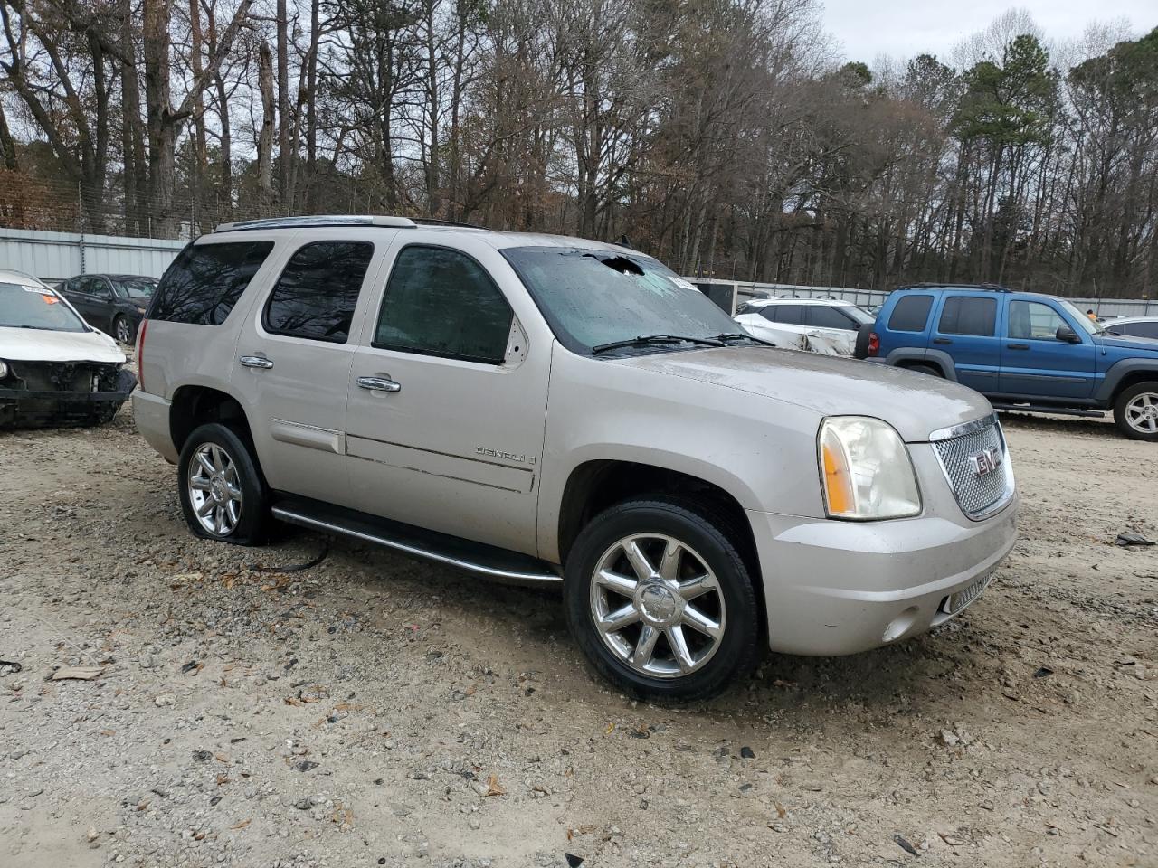 2008 GMC Yukon - Image 4