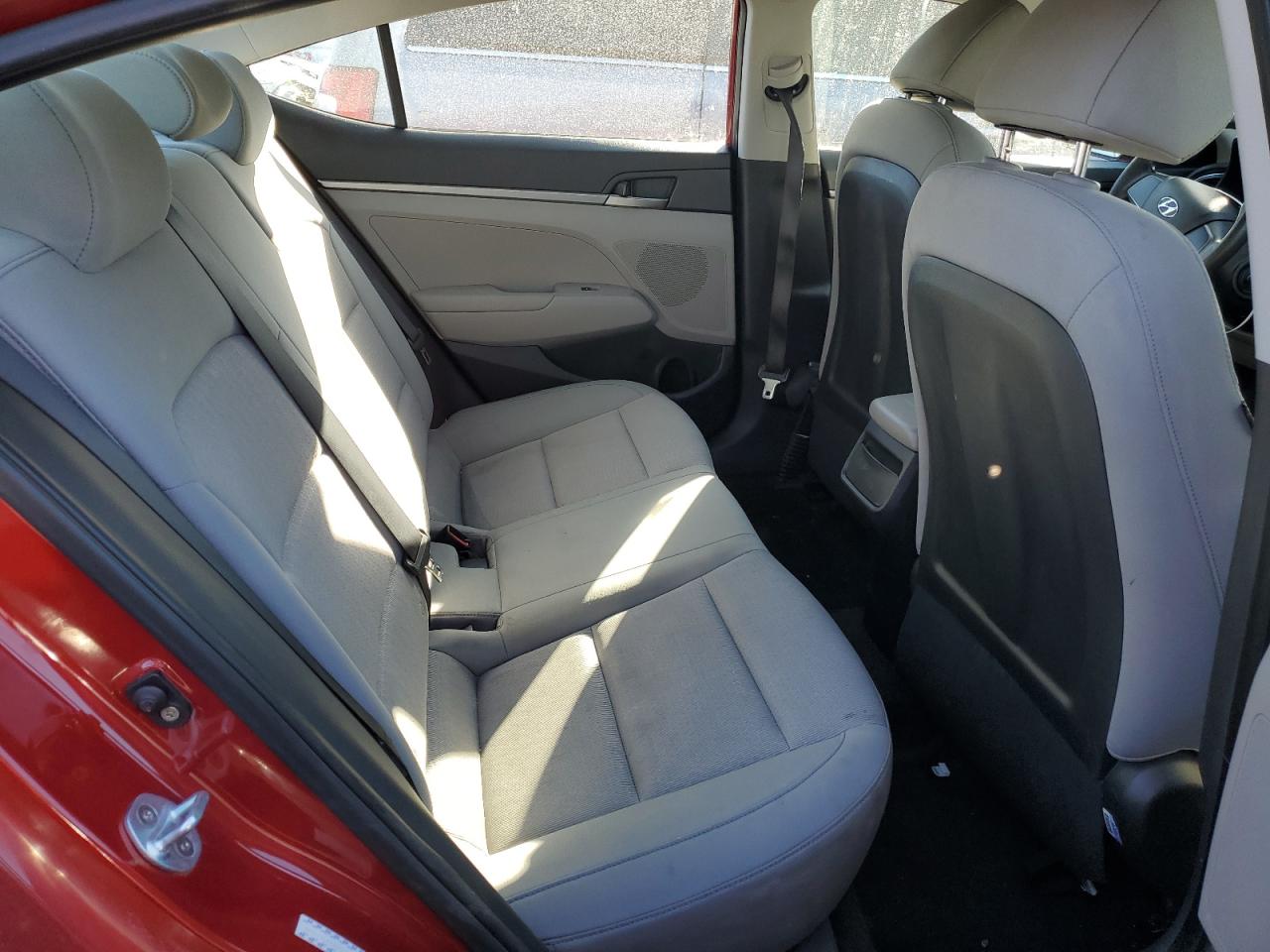 2017 Hyundai Elantra - Image 10