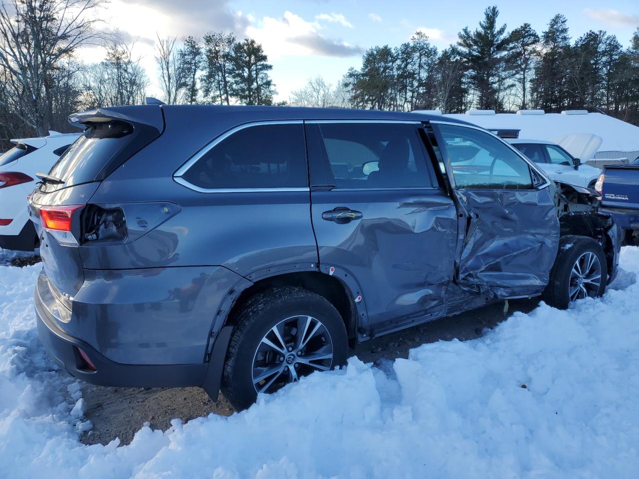 2019 Toyota Highlander - Image 3