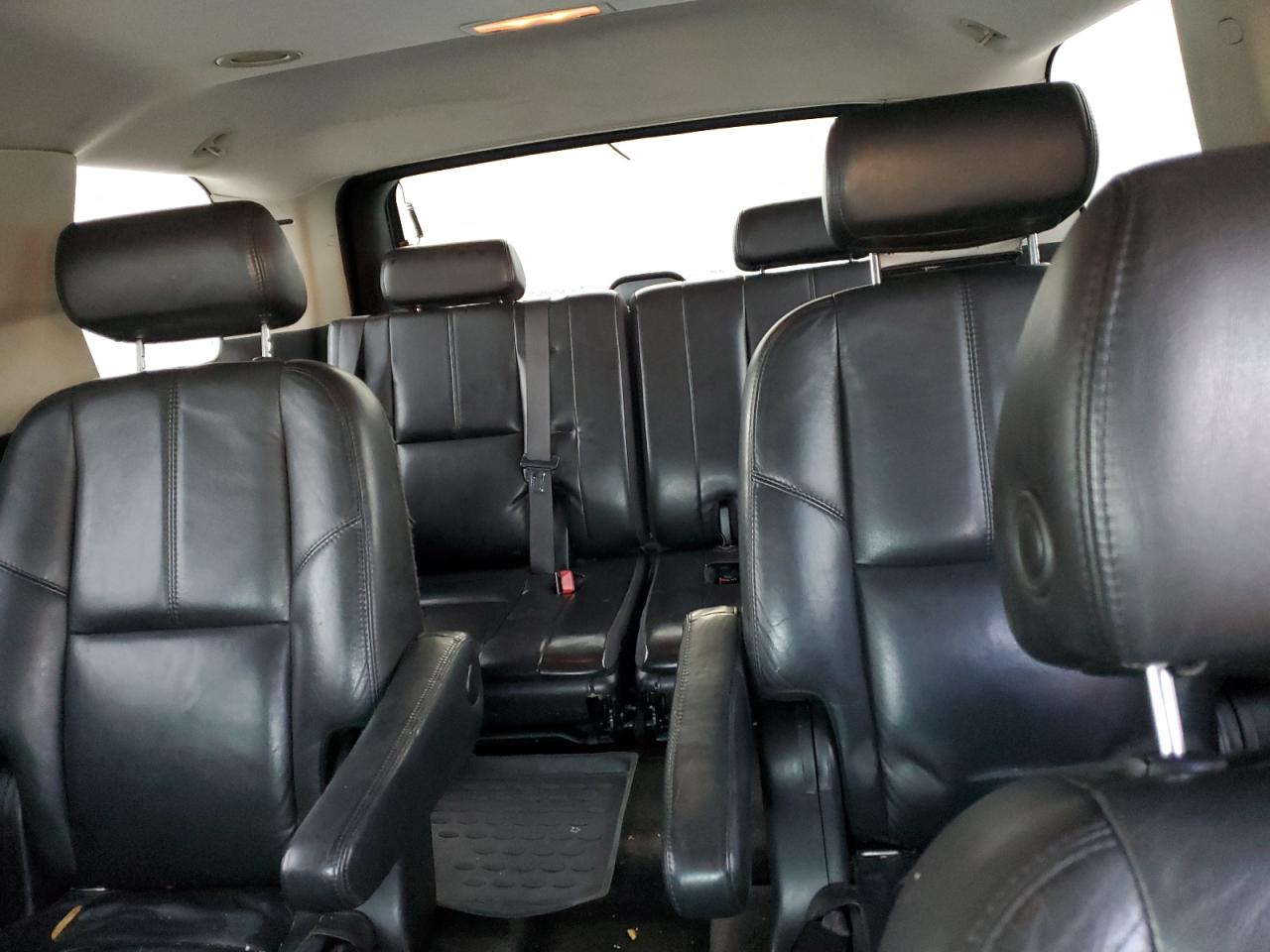 2007 GMC Yukon - Image 10