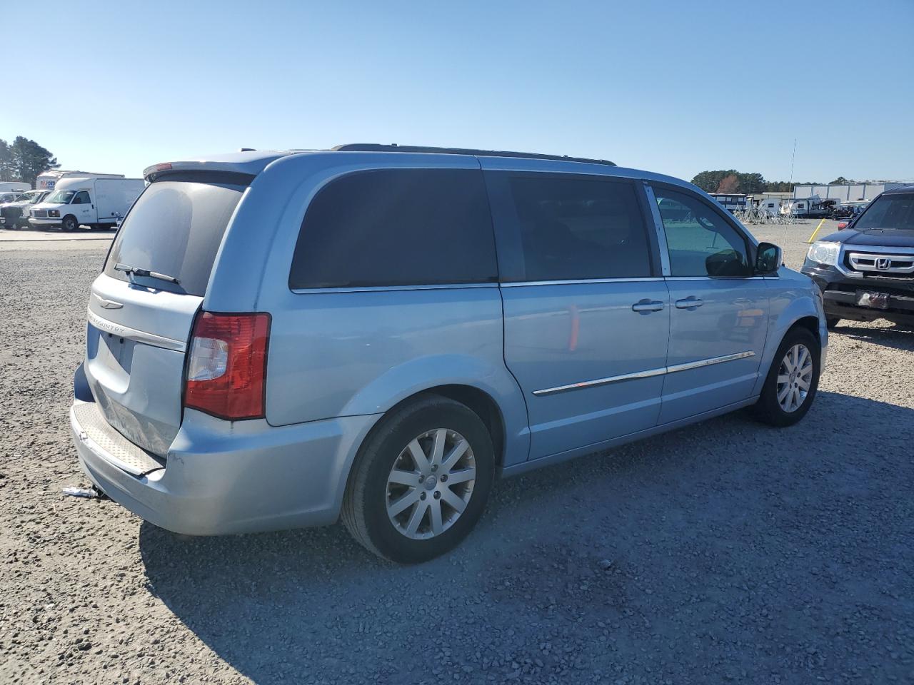 2013 Chrysler Town & Country - Image 3