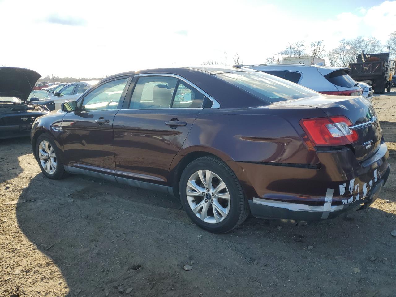 2011 Ford Taurus - Image 2
