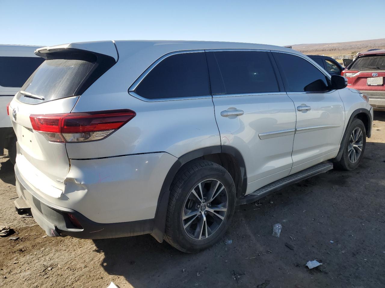 2017 Toyota Highlander - Image 3