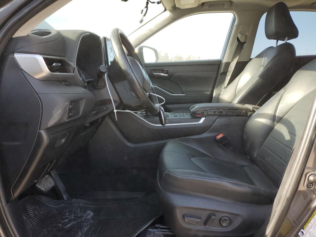 2022 Toyota Highlander - Image 7