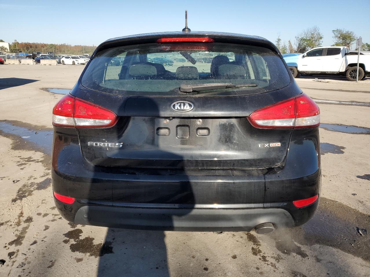 VIN KNAFX5A83G5605227 2016 KIA FORTE no.6