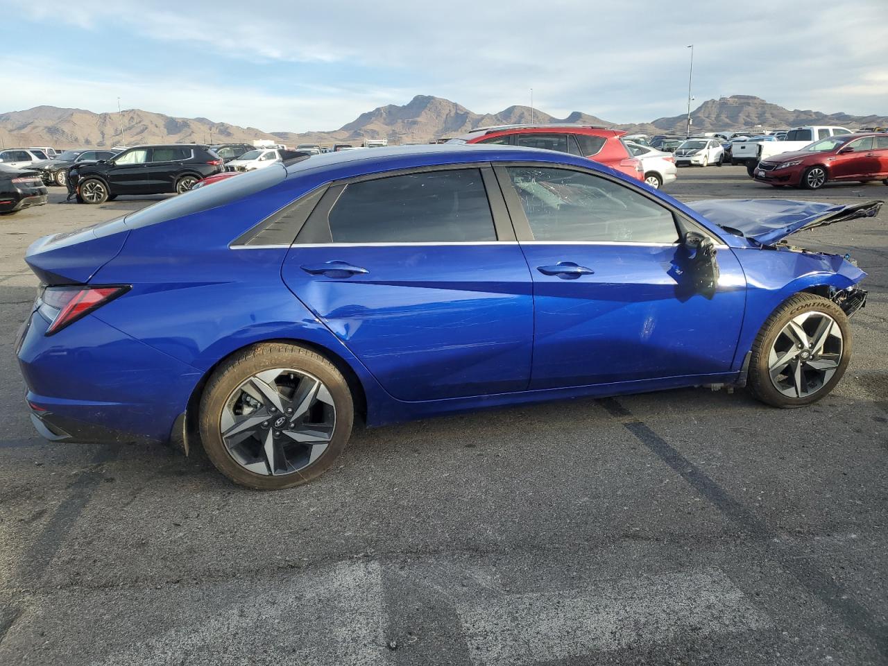 2022 Hyundai Elantra - Image 3