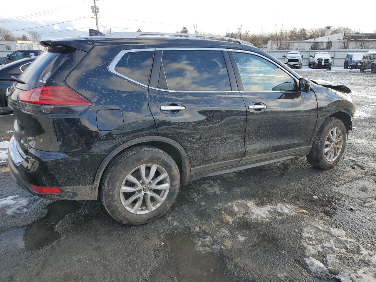 2018 Nissan Rogue - Image 3