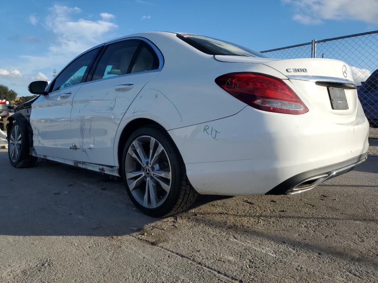 VIN 55SWF4JB1JU278164 2018 MERCEDES-BENZ C-CLASS no.2