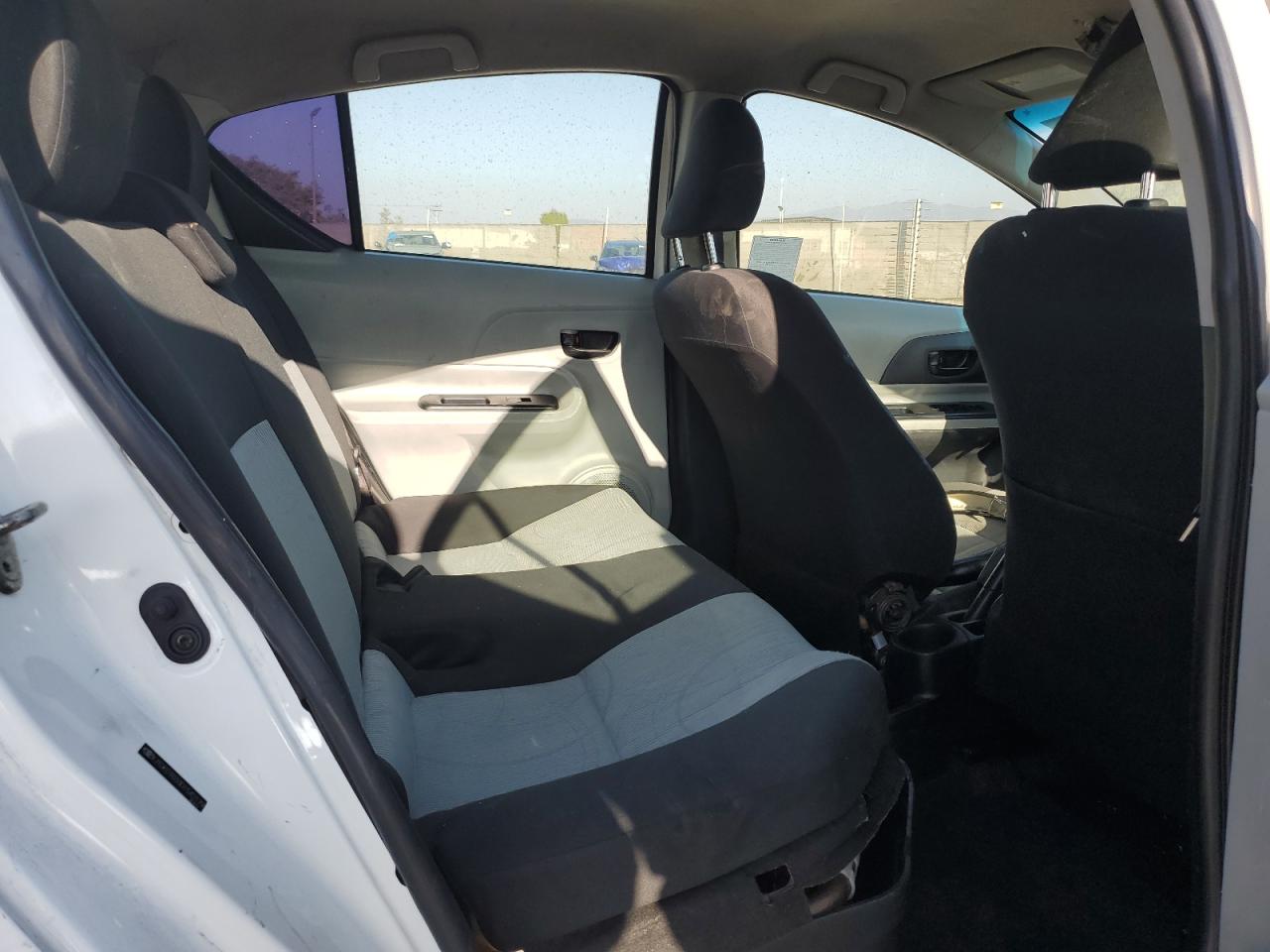 2013 Toyota Prius - Image 10