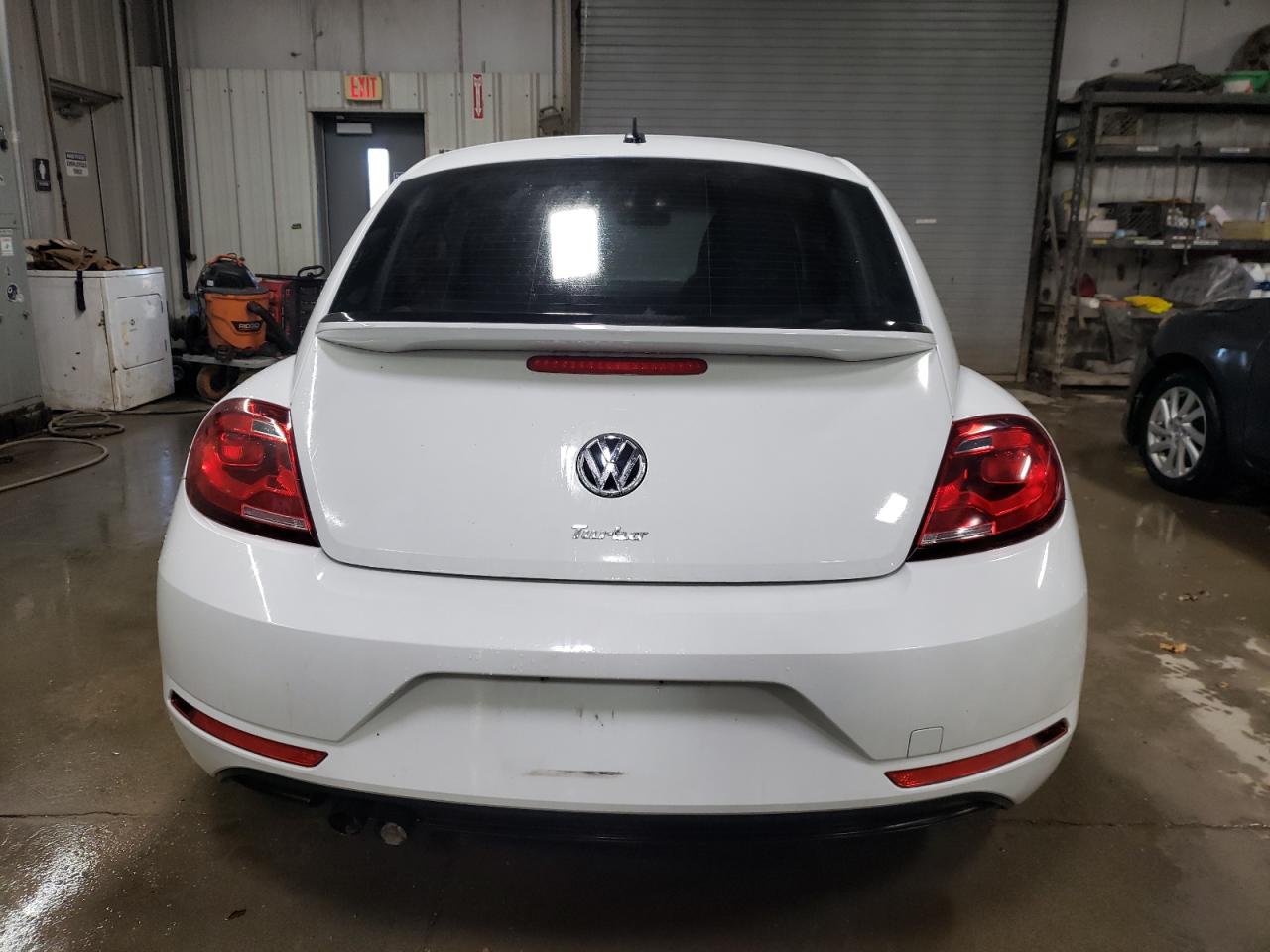 2018 Volkswagen Beetle - Image 6