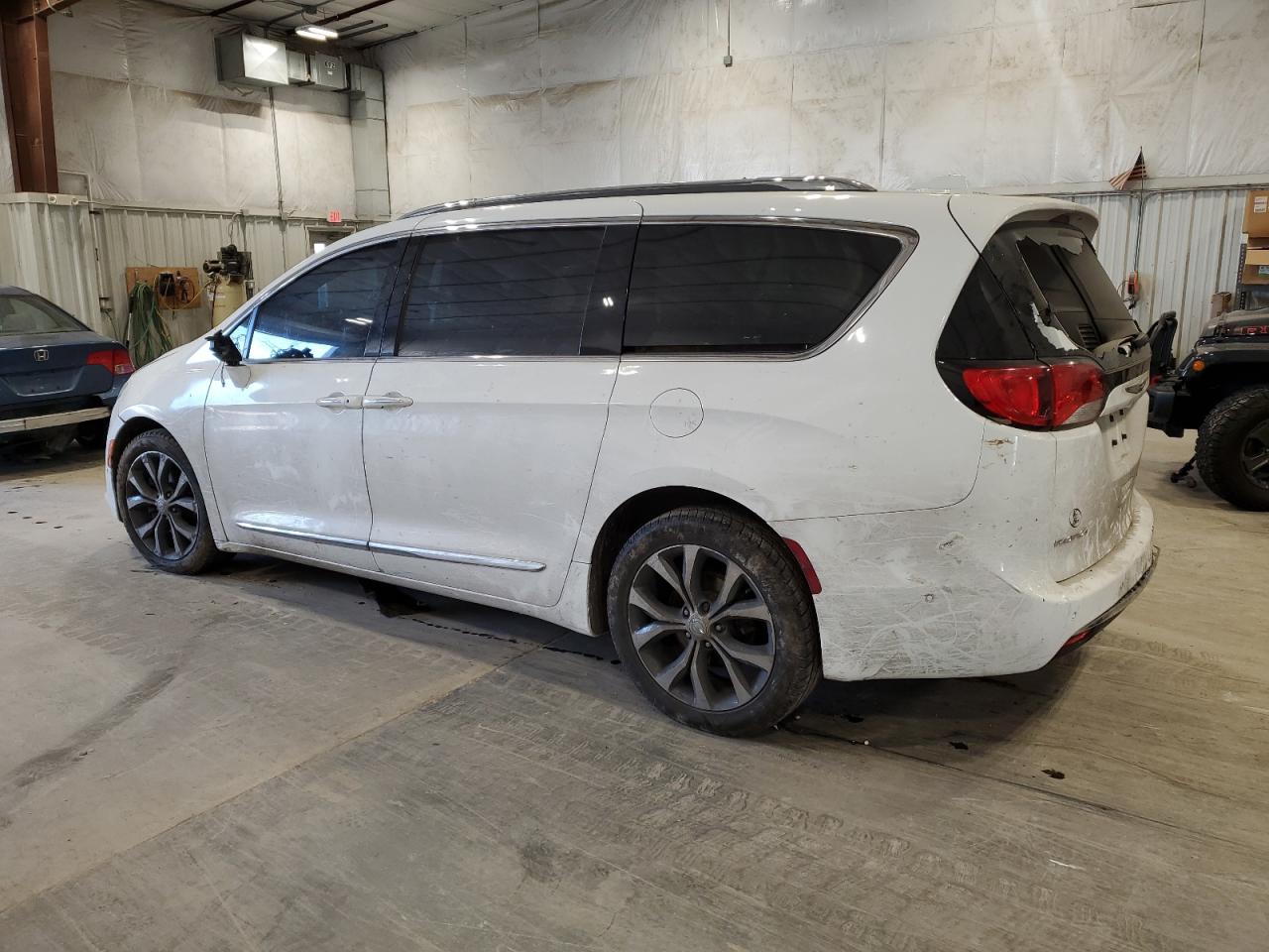 2017 Chrysler Pacifica - Image 2