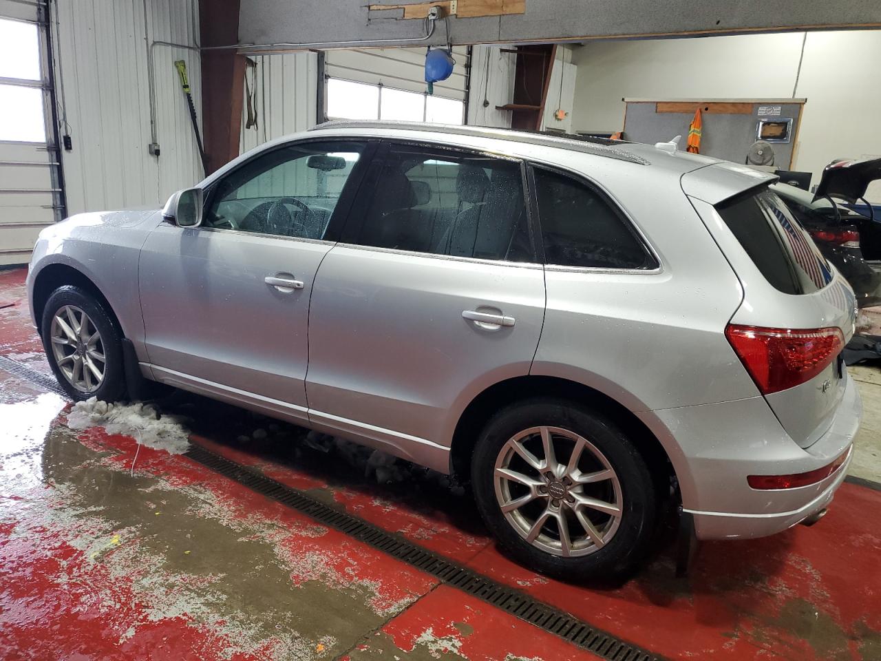 2010 Audi Q5 - Image 2