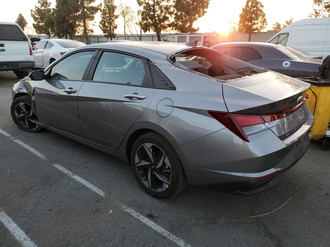 2023 Hyundai Elantra - Image 2