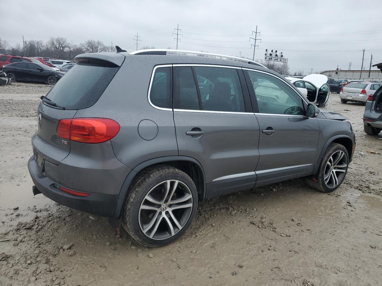 VIN WVGVV7AX7HK030085 2017 VOLKSWAGEN TIGUAN no.3