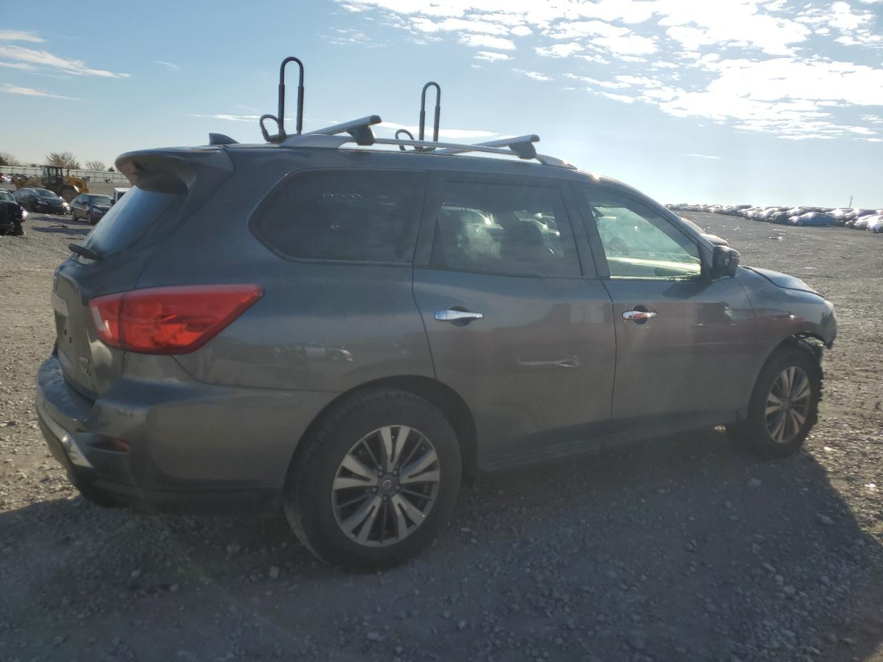 2019 Nissan Pathfinder - Image 3