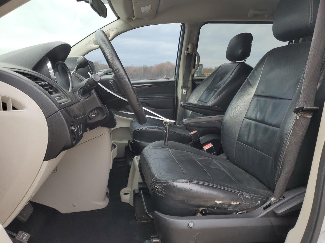 2012 Dodge Caravan - Image 7