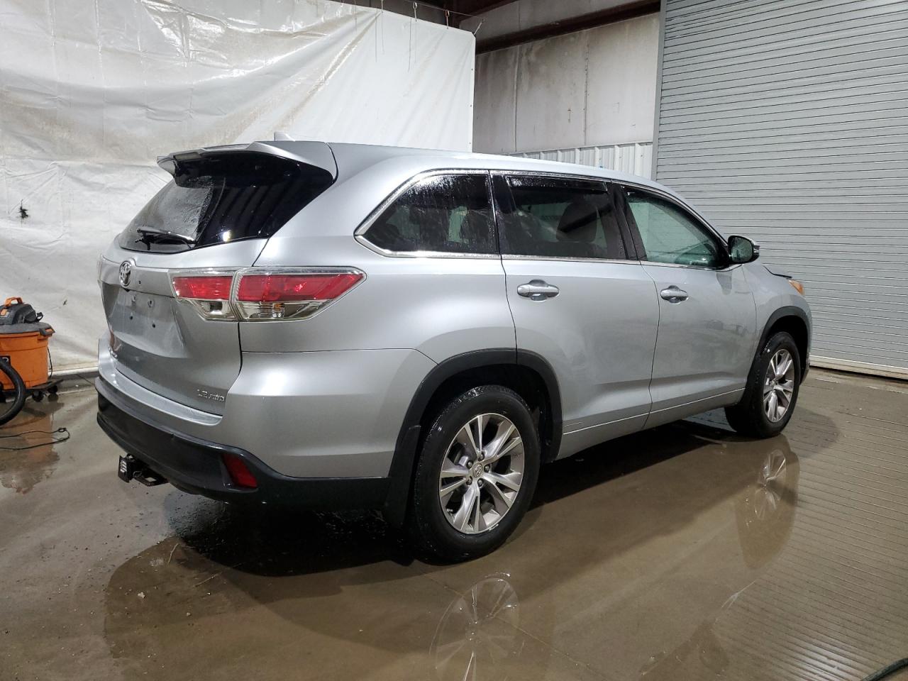 2015 Toyota Highlander - Image 3