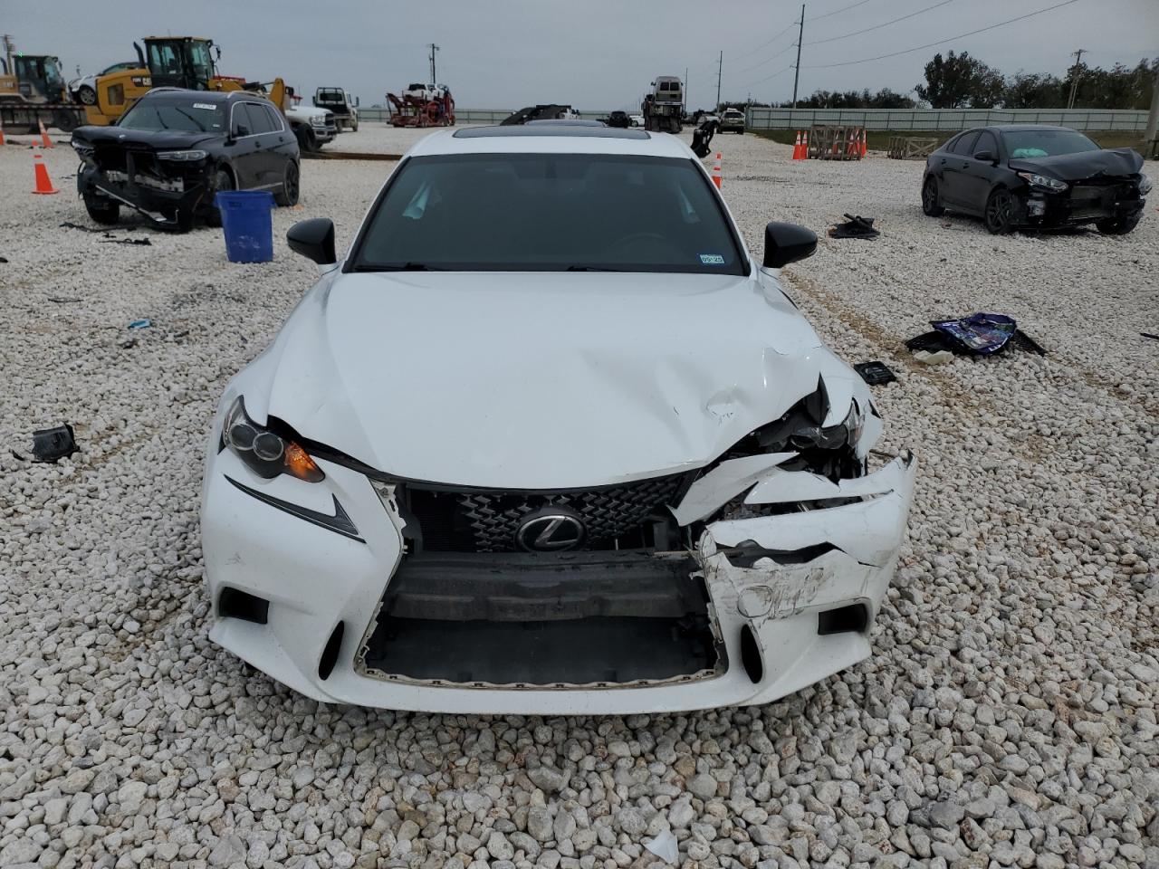 2016 Lexus IS - Image 5