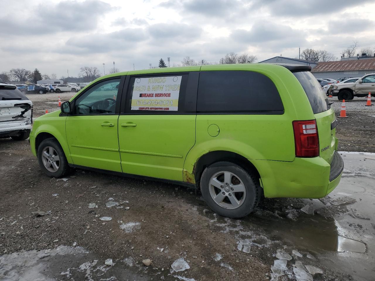 2010 Dodge Caravan - Image 2