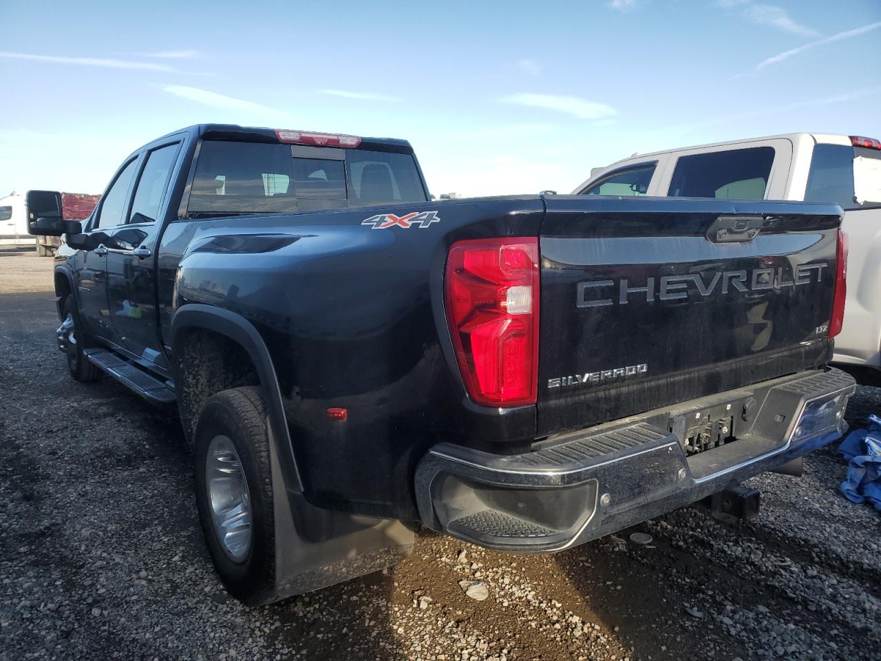 2022 Chevrolet Silverado - Image 3