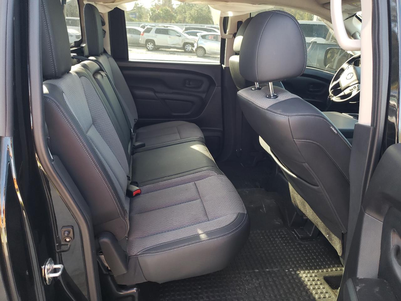 2019 Nissan Titan - Image 10