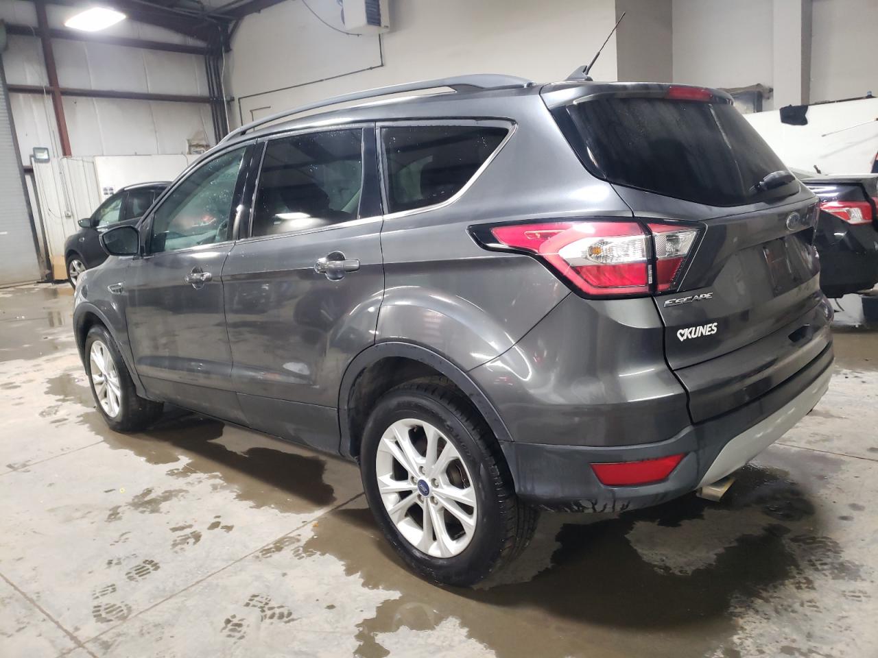 VIN 1FMCU9GD0JUD12940 2018 FORD ESCAPE no.2