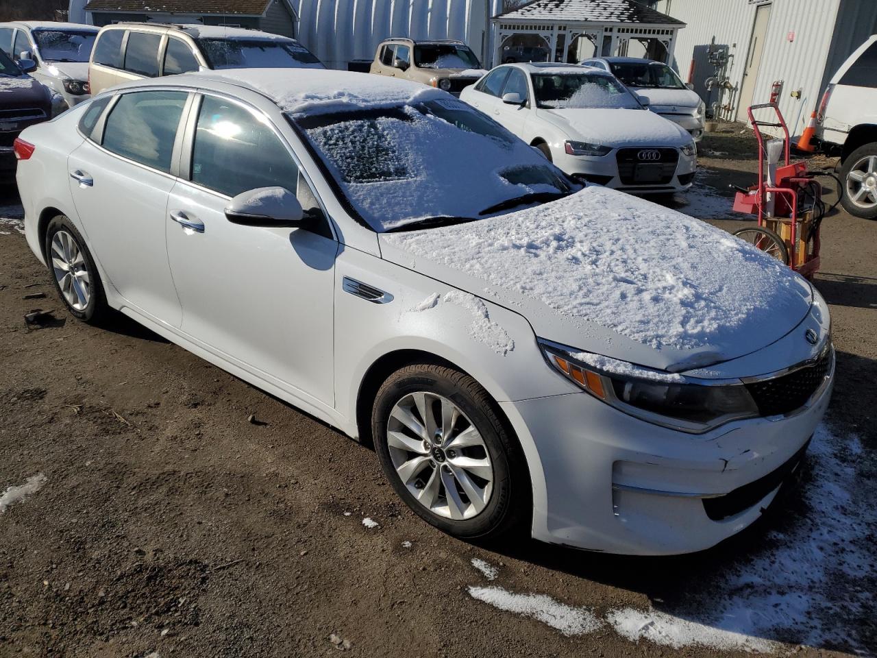 VIN 5XXGT4L35HG124018 2017 KIA OPTIMA no.4