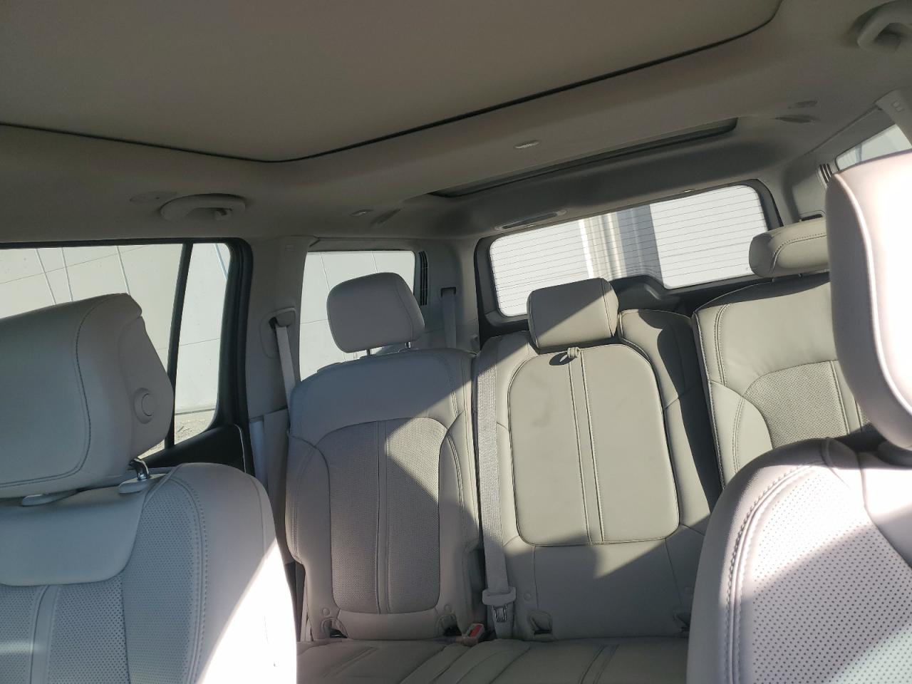 2022 Jeep Grand Wagoneer - Image 10