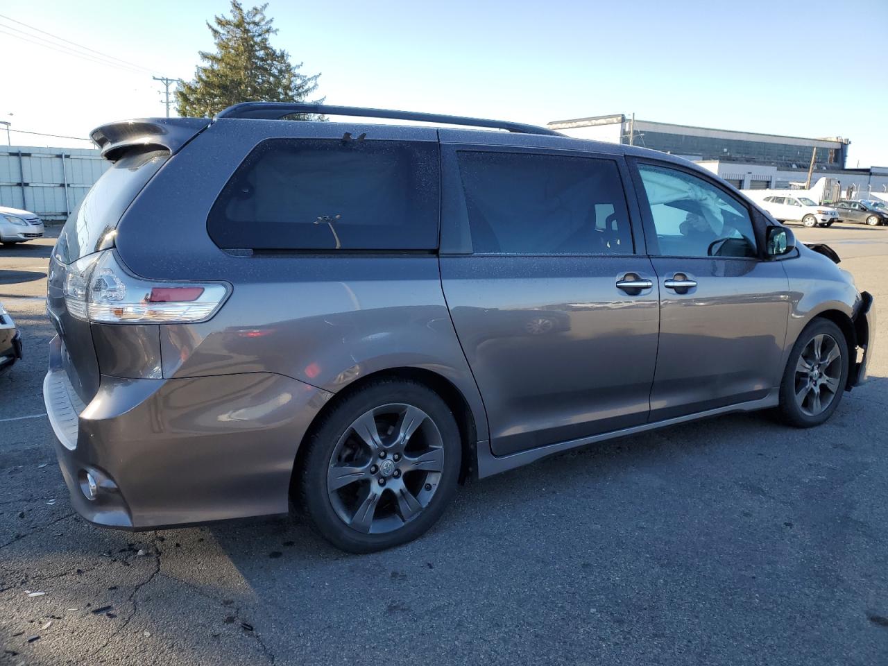 VIN 5TDXK3DC5GS733733 2016 TOYOTA SIENNA no.3